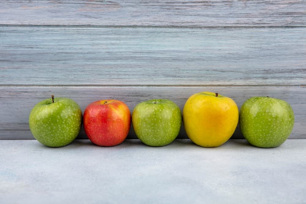 Apple Size	Weight (g)	Calories (approx.)
Small	150 g	~77 kcal
Medium	180 g	~95 kcal
Large	220 g	~116 kcal
